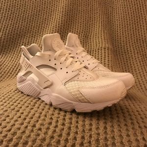 Nike Huarache all white men’s size 11, great condition